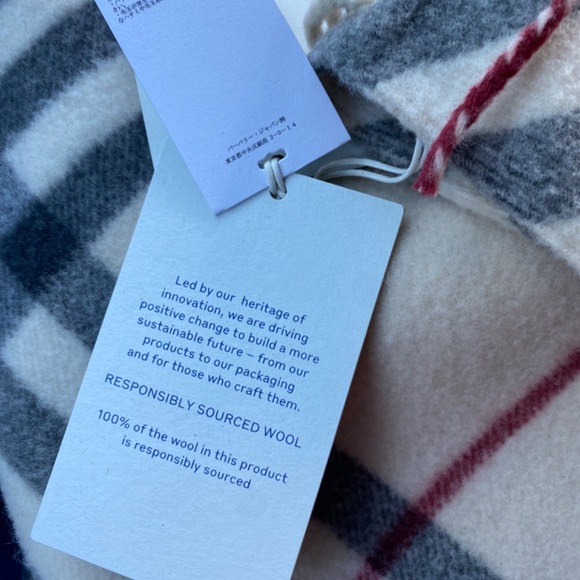 Burberry Check Print Wool Wrap NWT - Picture 5 of 13